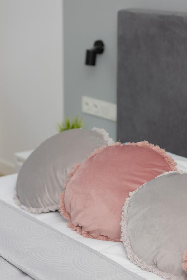 Wola Pet-friendly With Ac Slawinska By Renters Leilighet Warszawa