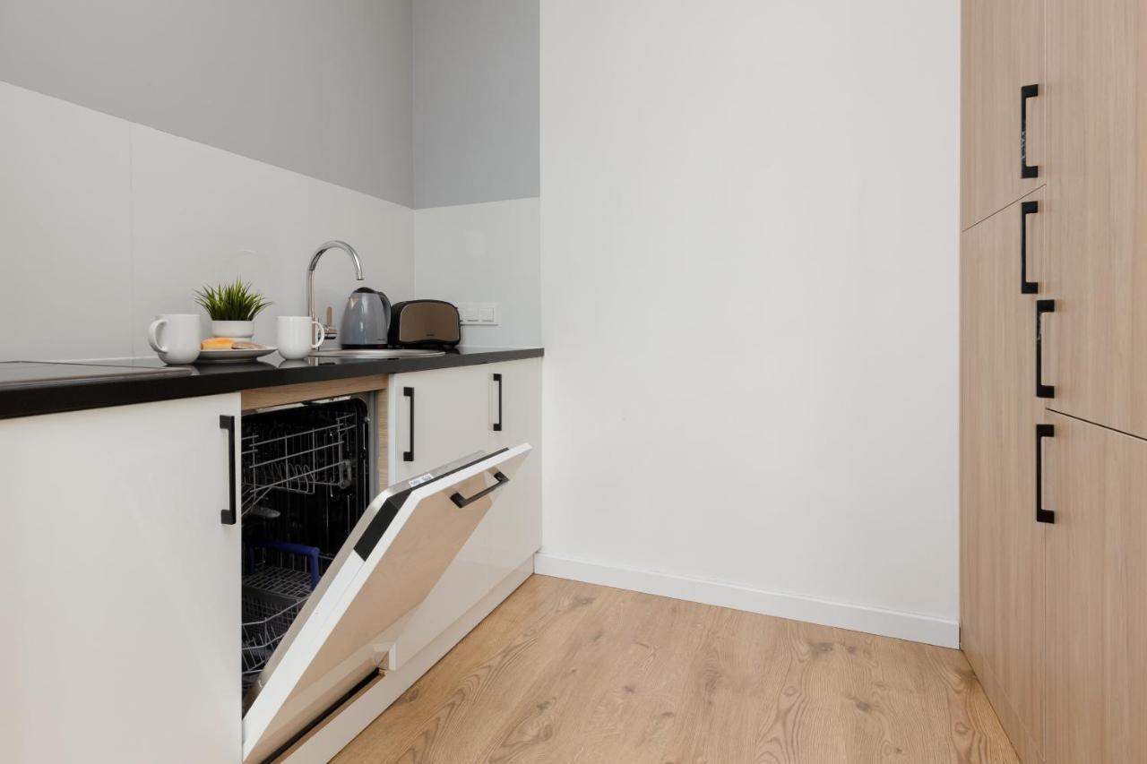 Wola Pet-friendly With Ac Slawinska By Renters Leilighet Warszawa