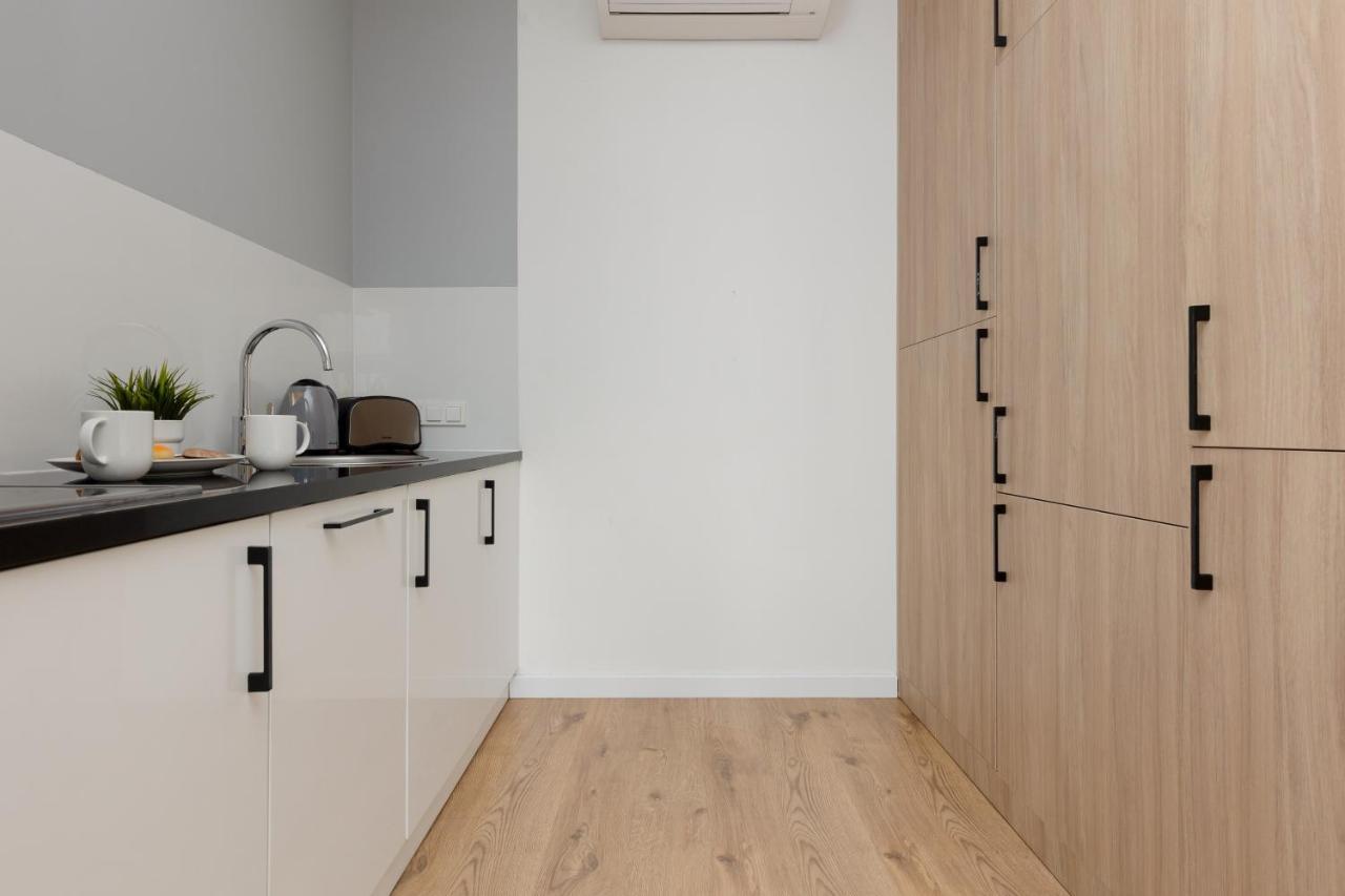 Wola Pet-friendly With Ac Slawinska By Renters Leilighet Warszawa