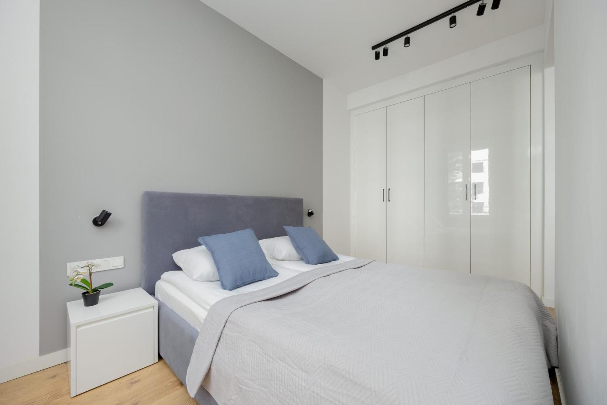 Wola Pet-friendly With Ac Slawinska By Renters Leilighet Warszawa