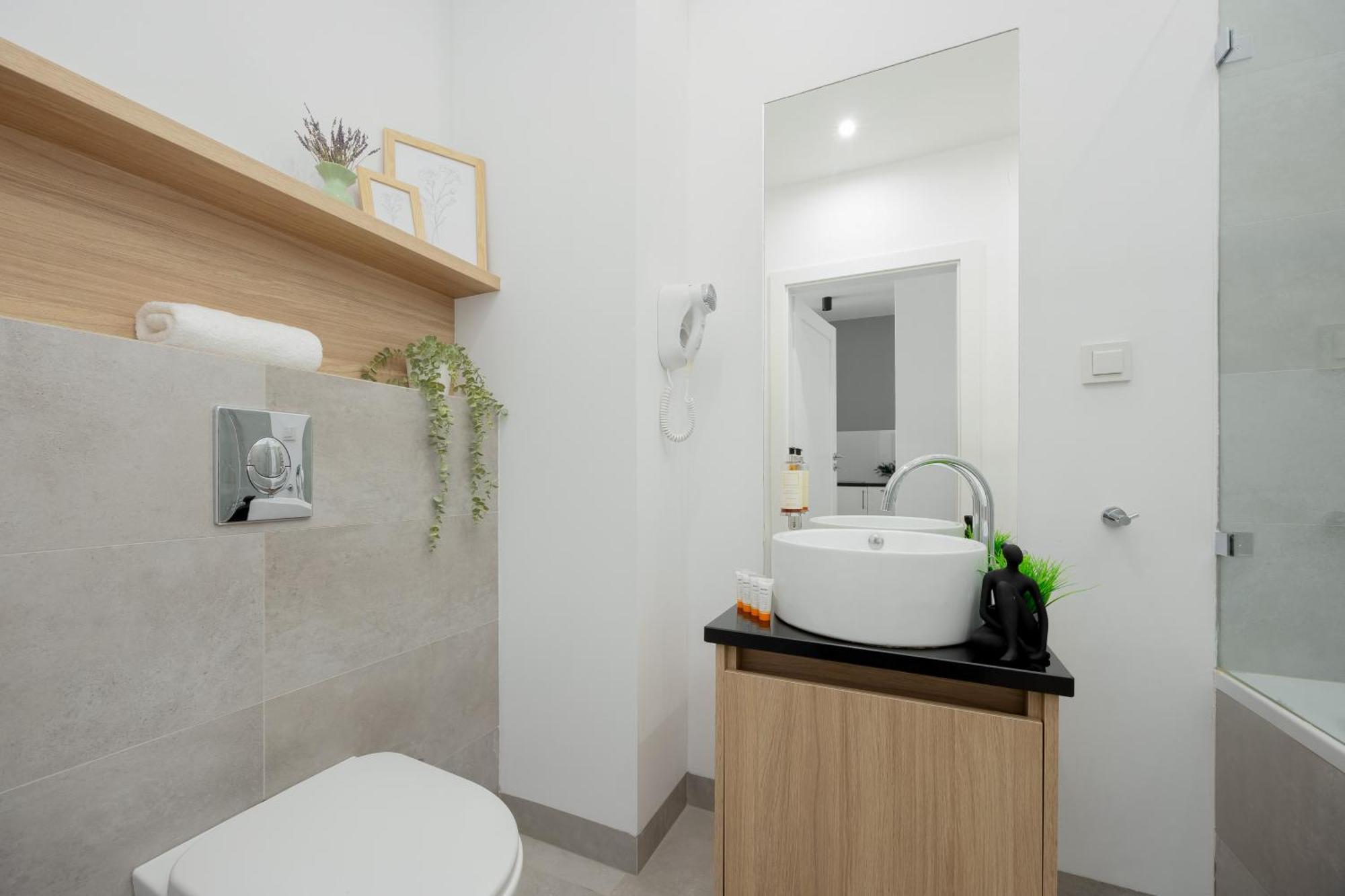 Wola Pet-friendly With Ac Slawinska By Renters Leilighet Warszawa