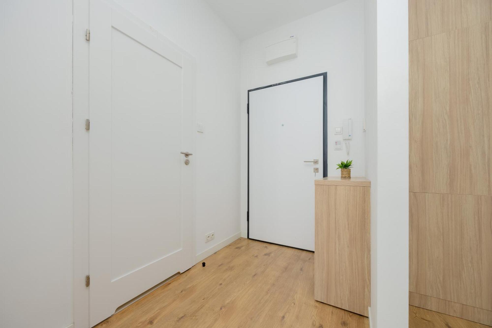 Wola Pet-friendly With Ac Slawinska By Renters Leilighet